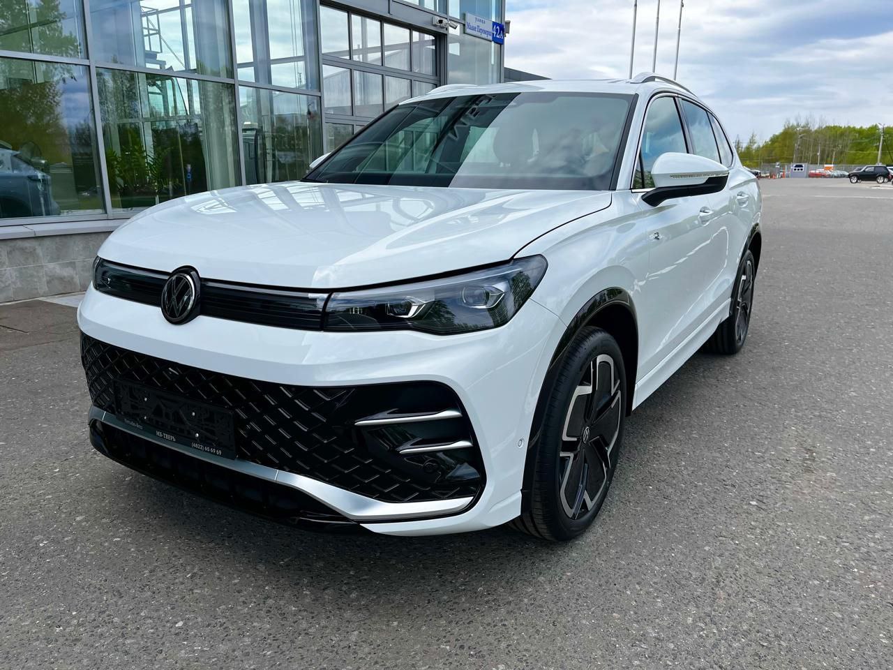 Volkswagen Tiguan L 2.0 AMT, 2024